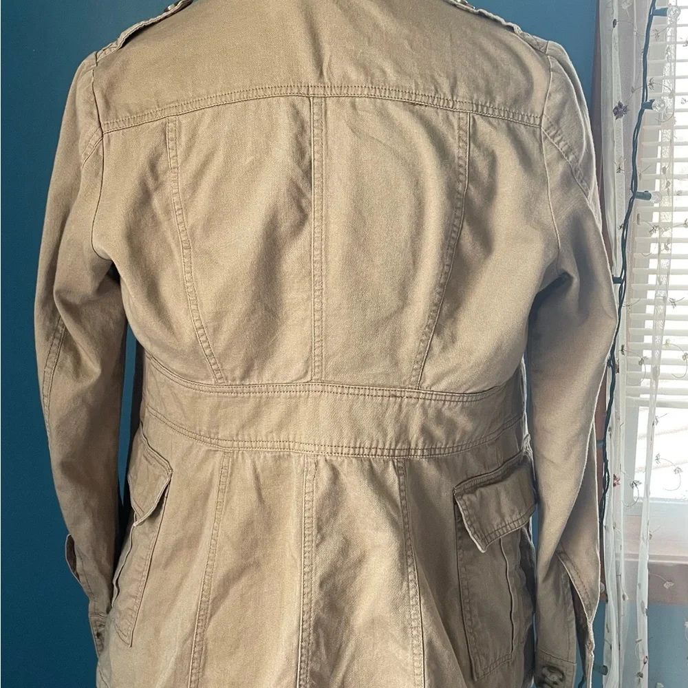 Military style jacket. Lightweight, unlined, buttoned with ruffle size medium. - Picture 2 of 4